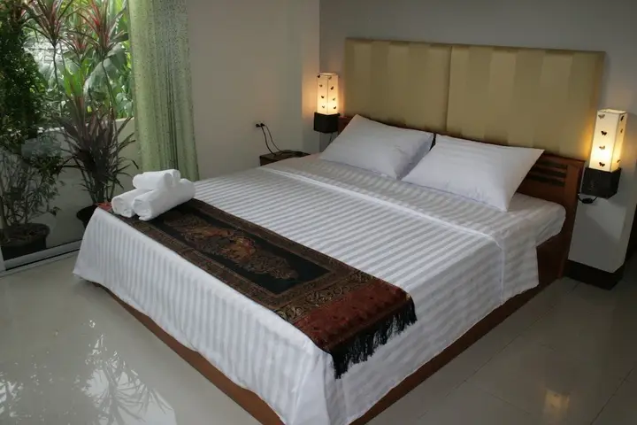 Кату: @ The Beach Hotel