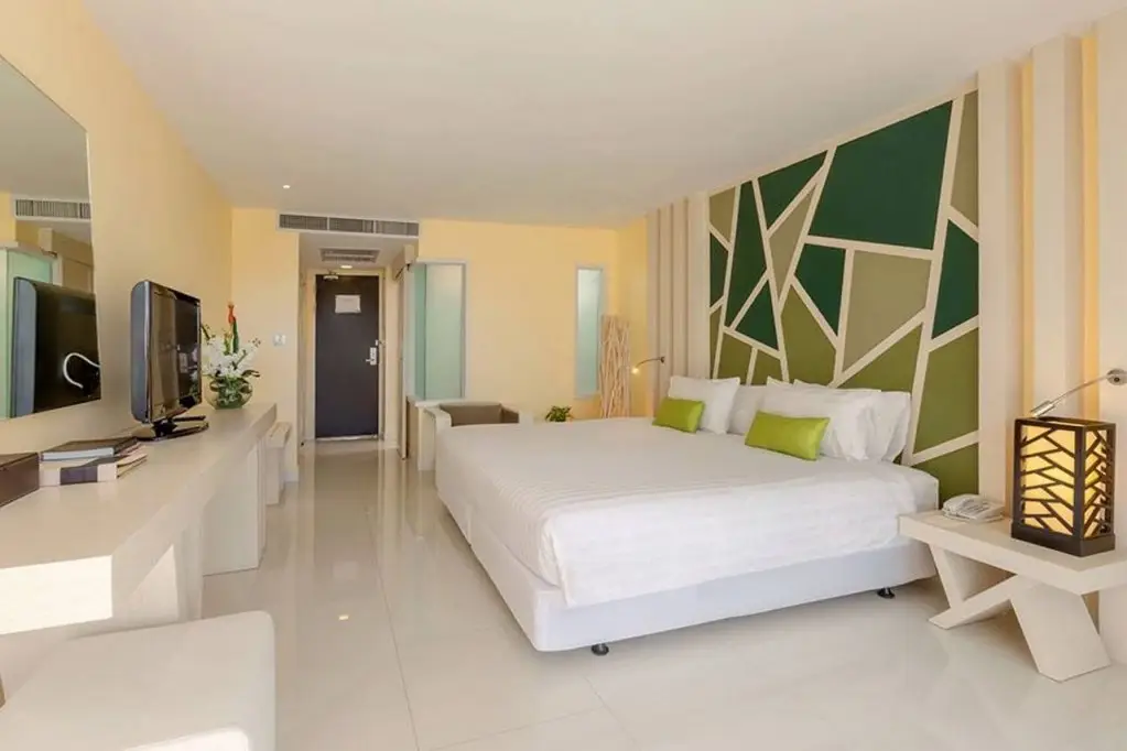 Пхукет: Andaman Embrace Patong