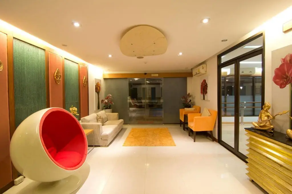 Бангкок: Lasalle Suites Hotel & Residence