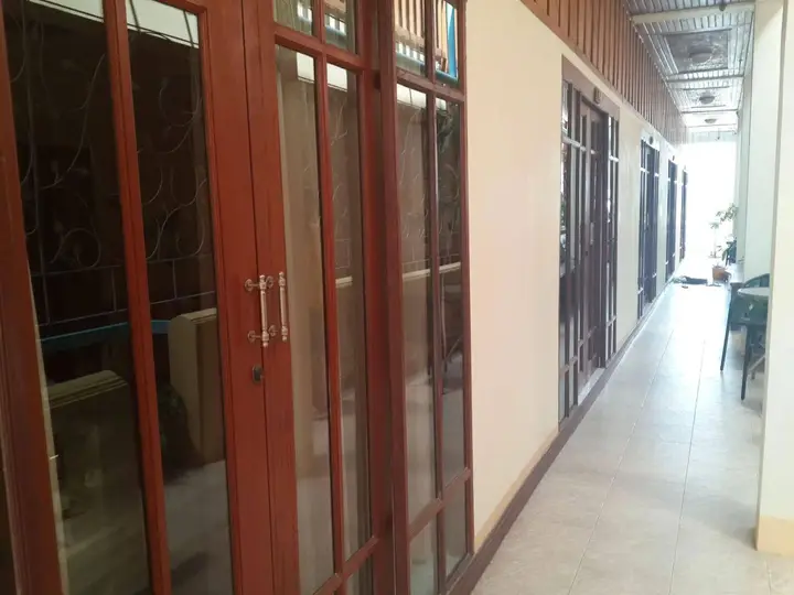 Остров Тау: Khun Ying House