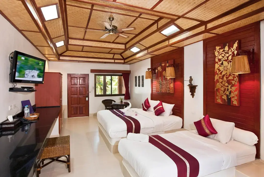 Муанг: Friendship Beach Resort & Atmanjai Wellness Spa