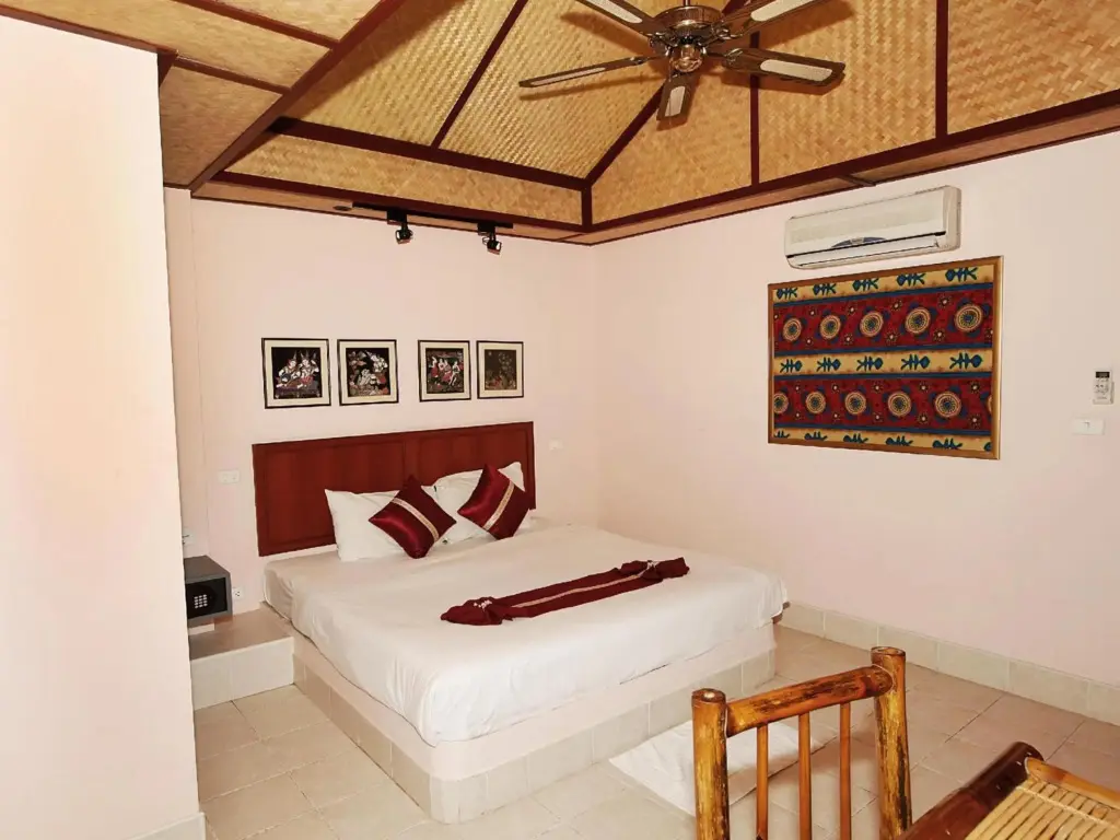 Муанг: Friendship Beach Resort & Atmanjai Wellness Spa