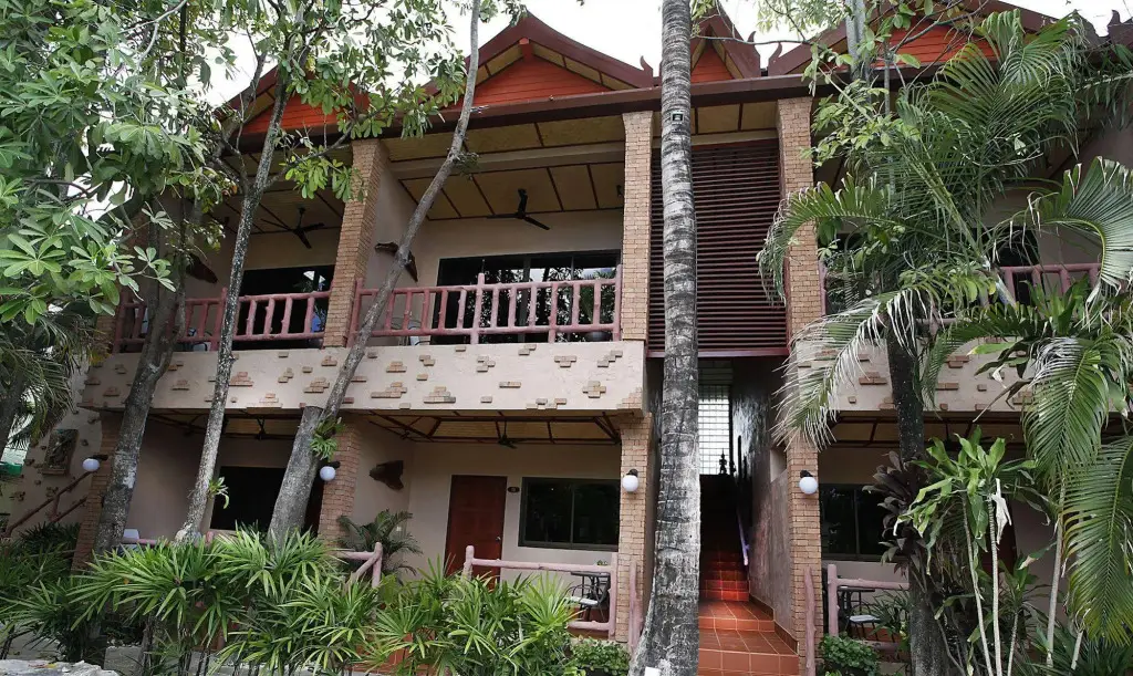 Муанг: Friendship Beach Resort & Atmanjai Wellness Spa