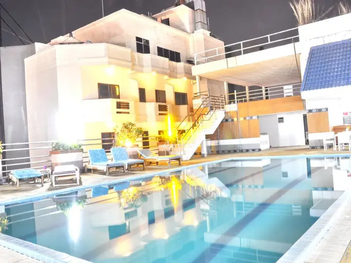 Паттайя: Highfive Hotel