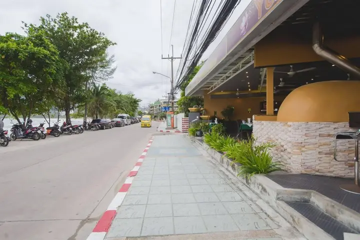 Кату: The Front Hotel and Apartment