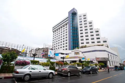 BP Grand Tower Hotel — фото 1