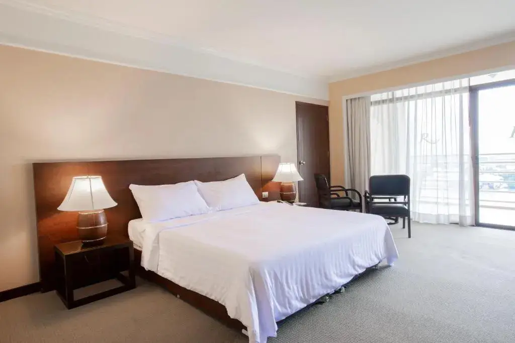 Бангкок: The Royal River Hotel