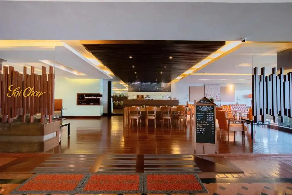 Бангкок: The Royal River Hotel