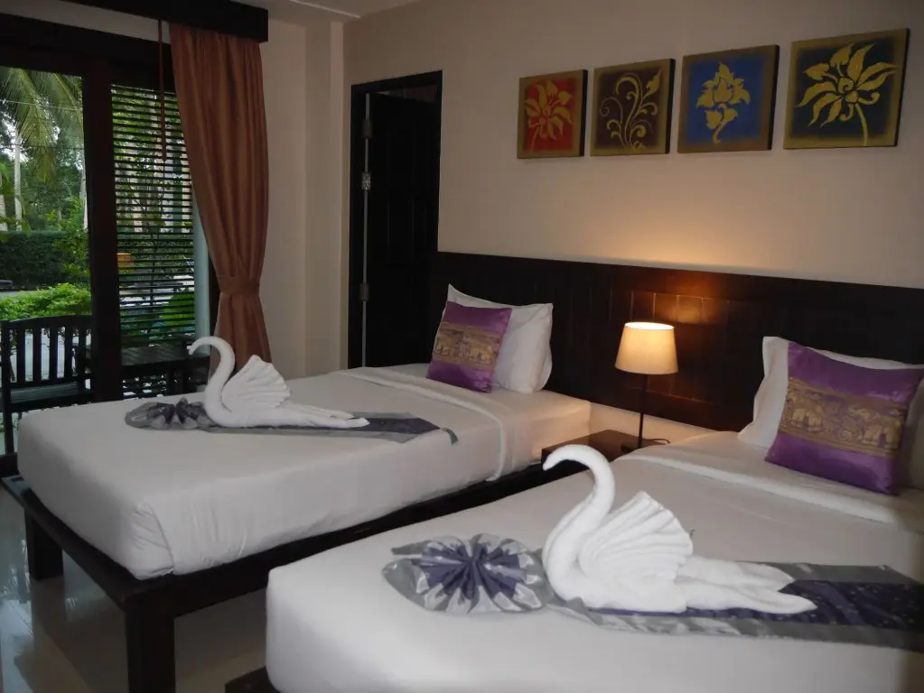 Ampha Place Hotel — фото 1