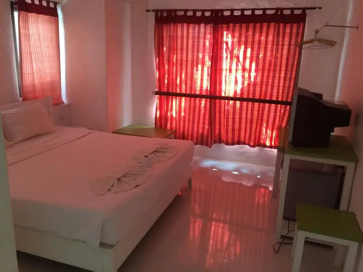 Пхи-Пхи-Дон: The White Hotel