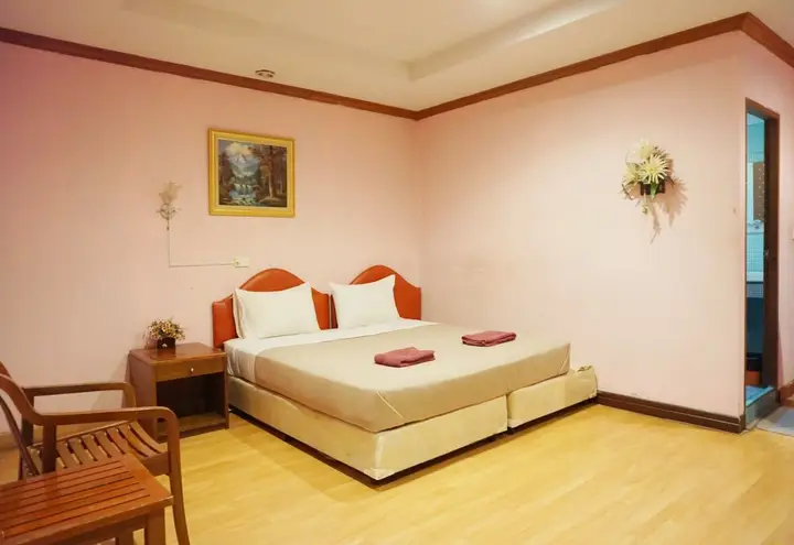Бангкок: Max-One House
