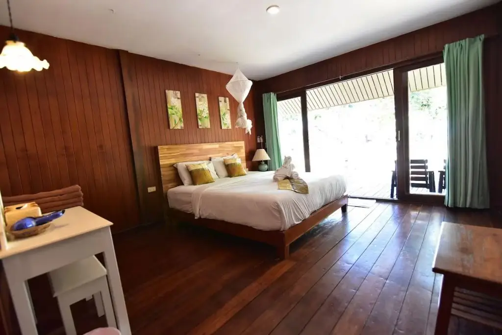 главный пляж: Отель Koh Ngai Thanya Beach Resort