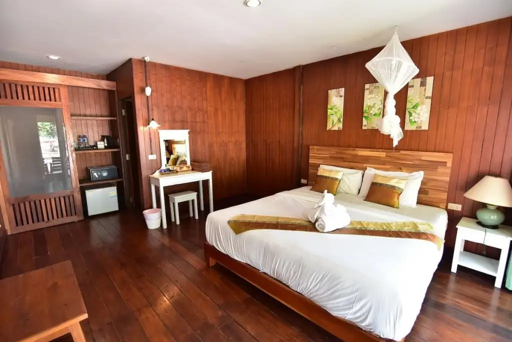 главный пляж: Отель Koh Ngai Thanya Beach Resort