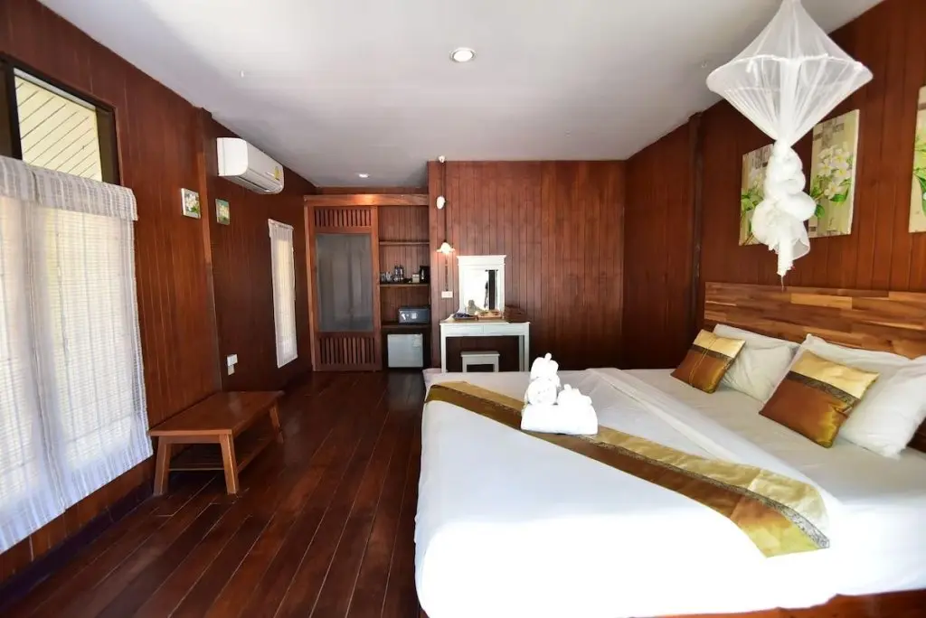 главный пляж: Отель Koh Ngai Thanya Beach Resort