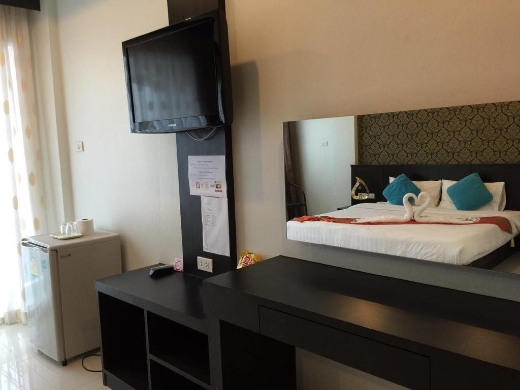 Кату: Ninas Hotel