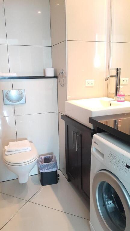 Паттайя: Vtsix Condo Service at View Talay Condo