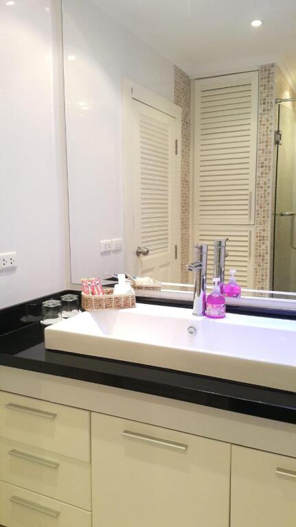 Паттайя: Vtsix Condo Service at View Talay Condo