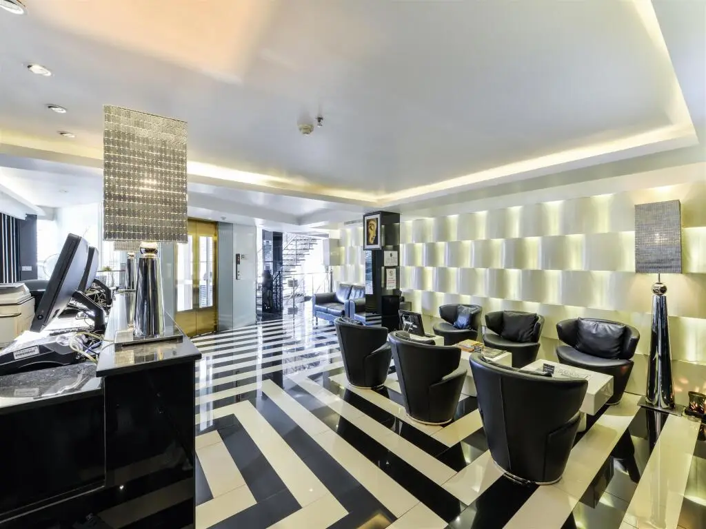 Бангкок: Отель Sukhumvit Suites
