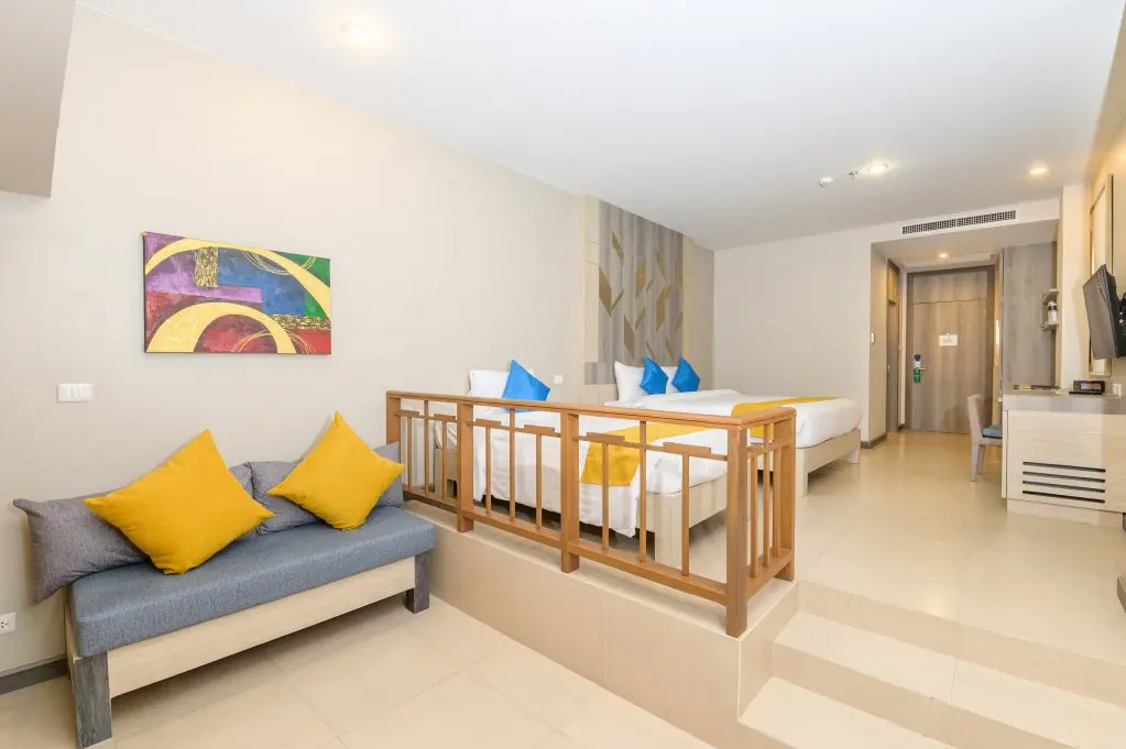 Пхукет: Andakira Hotel