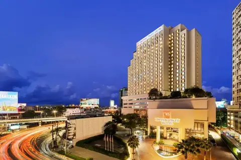 Отель Century Park Hotel — фото 1