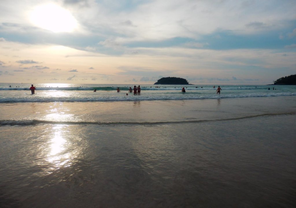 Муанг: Kata Beach Studio
