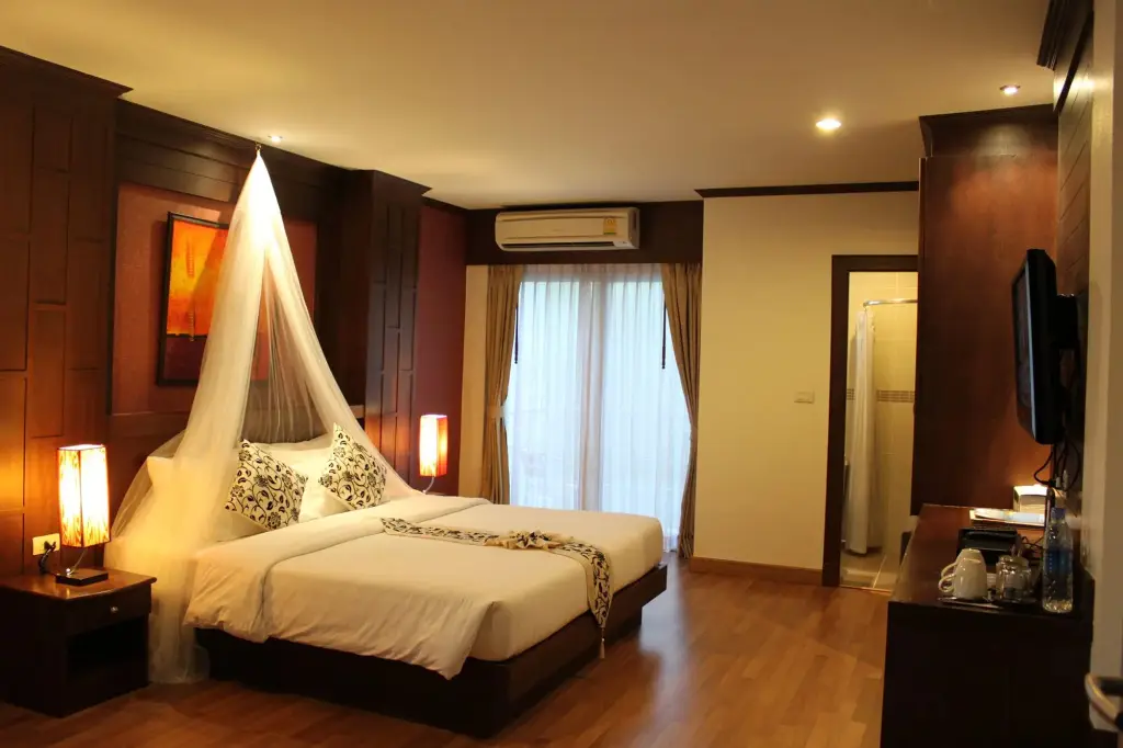 Кату: Hemingway's Hotel