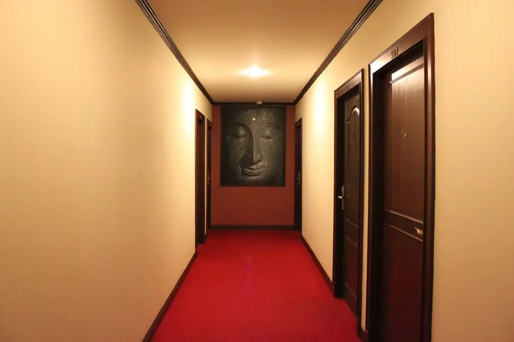 Кату: Hemingway's Hotel