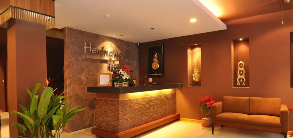 Кату: Hemingway's Hotel