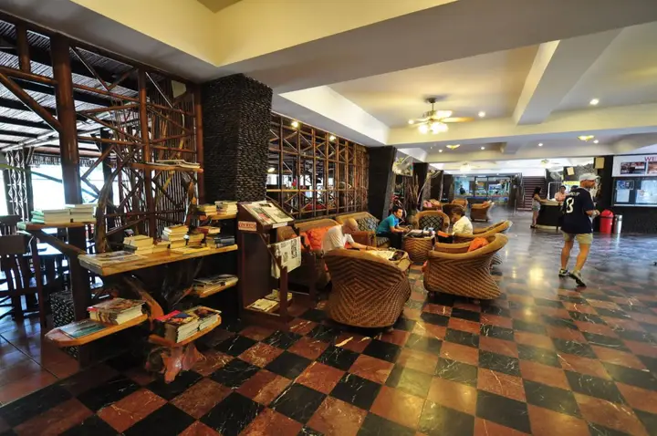 Паттайя: Basaya Beach Hotel & Resort