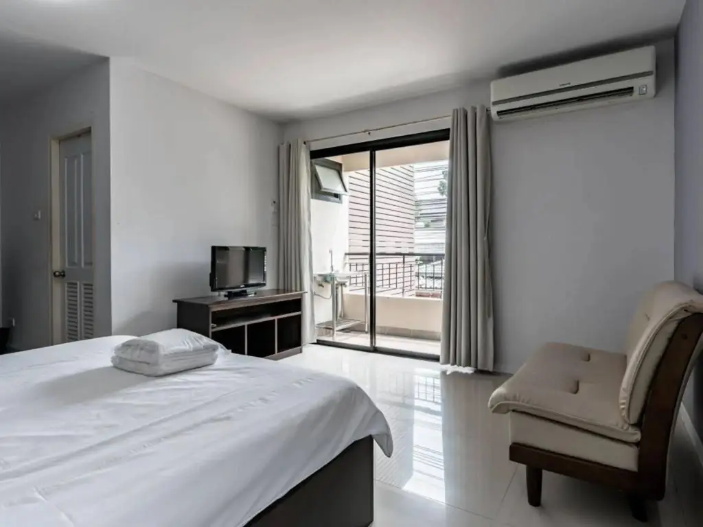 Бангкок: Double Two at Sathorn