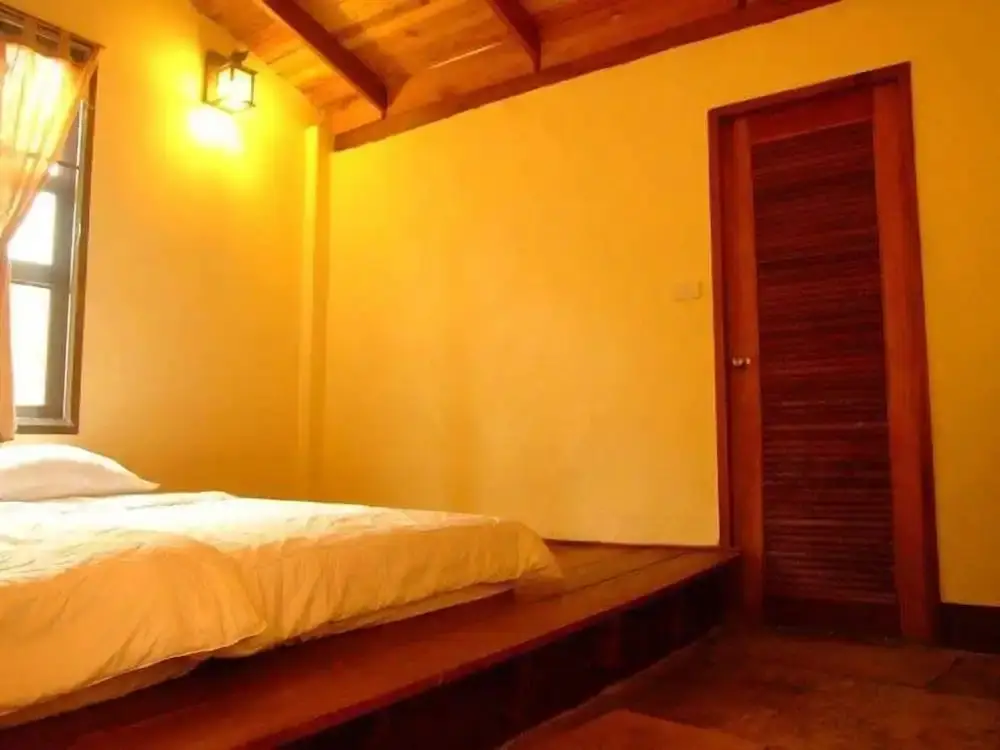 Паи: Mountain Blue Cottage