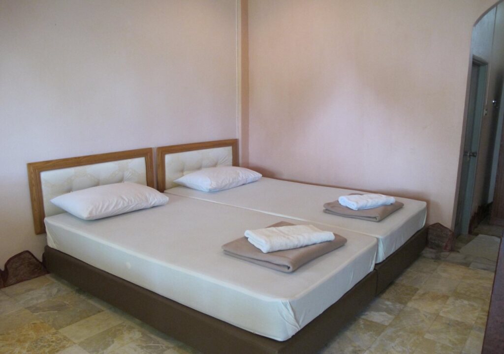 Канчанабури: Cave Cliff Tarzan River Kwai Resort