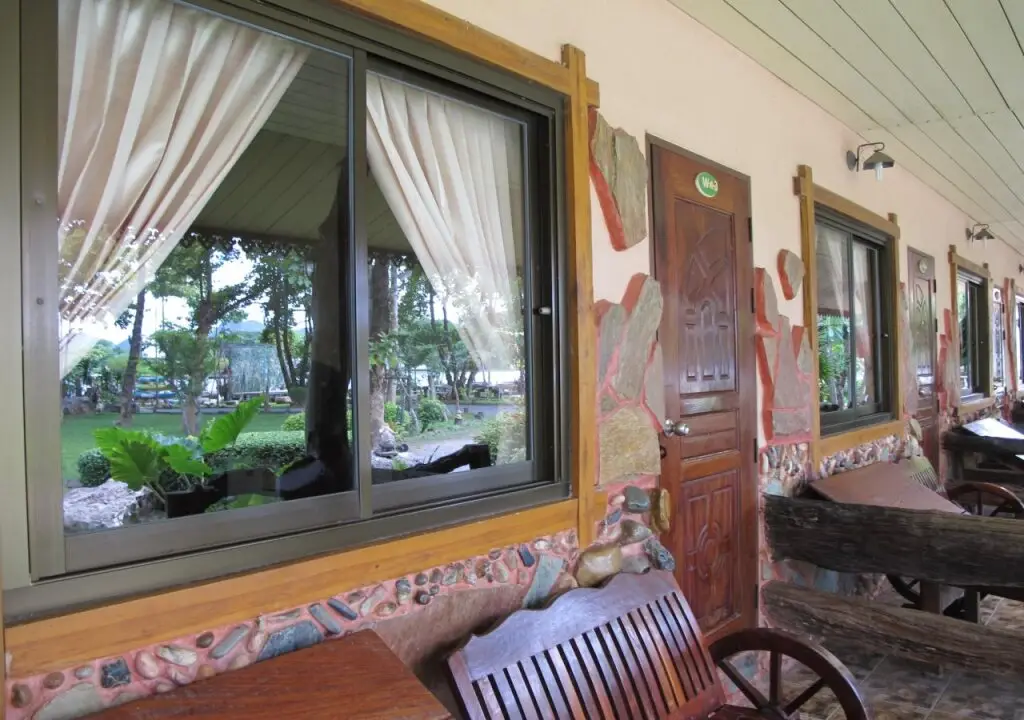 Канчанабури: Cave Cliff Tarzan River Kwai Resort