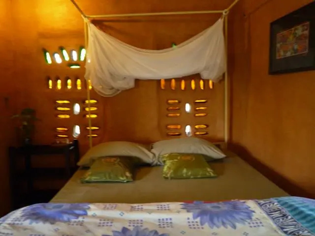 Паи: Amys Earth House