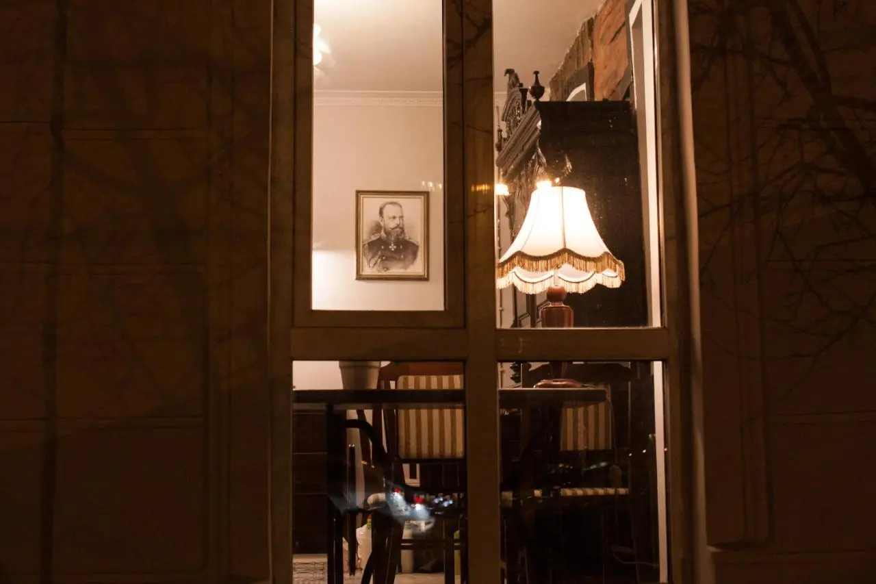 Омск: Отель Brick Walls Hotel