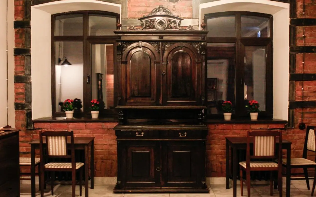 Омск: Отель Brick Walls Hotel