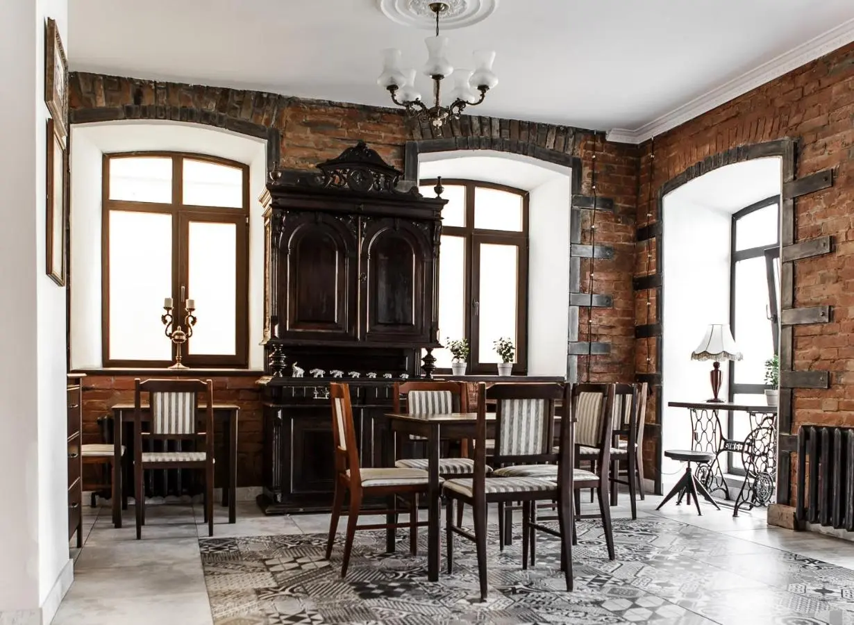 Омск: Отель Brick Walls Hotel