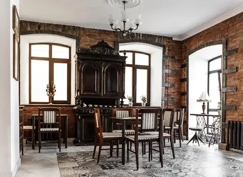 Отель Brick Walls Hotel — фото 1