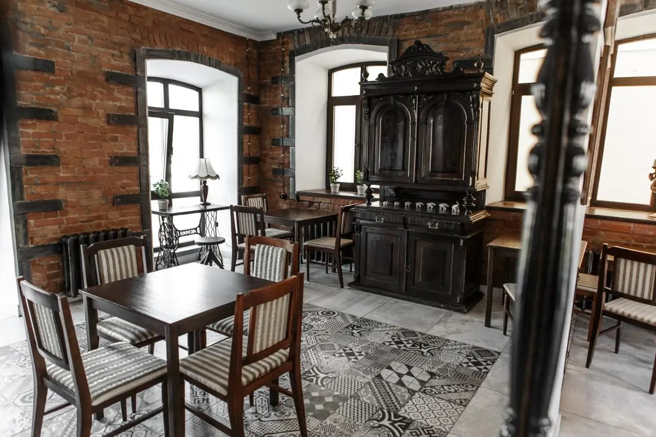 Омск: Отель Brick Walls Hotel