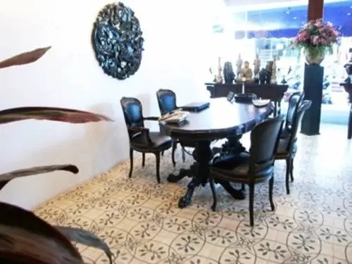 Кату: Sutra Beachfront Boutique Hotel
