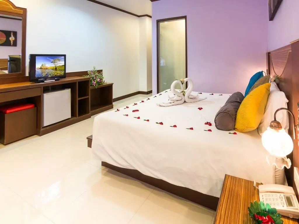 Пхукет: Issara Patong Beach