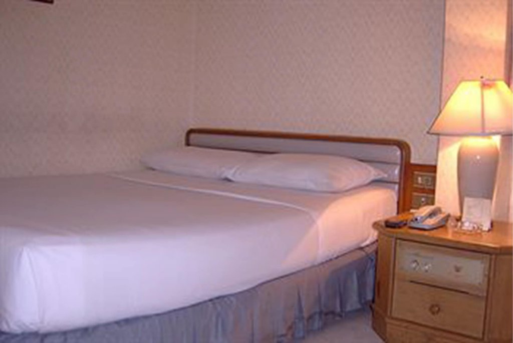 Бангкок: Wall Street Inn