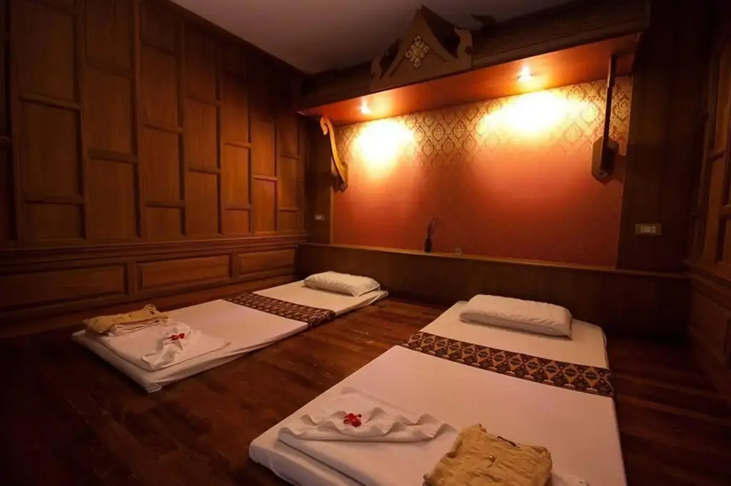 Бангкок: Golden House Bangkok