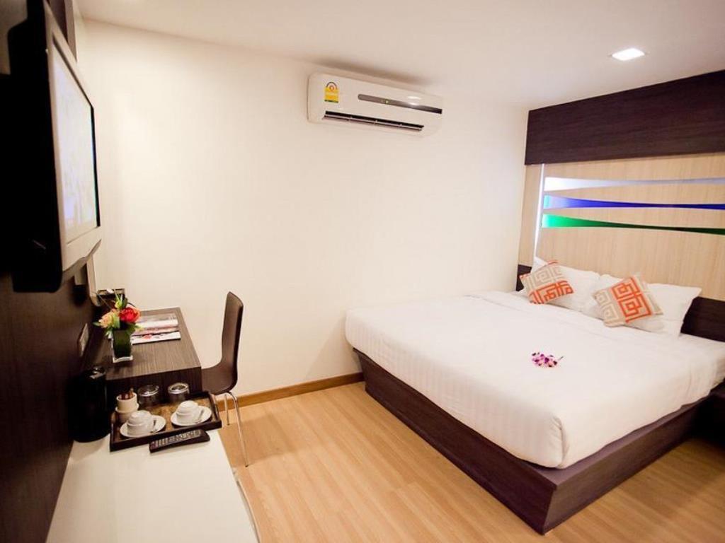 Бангкок: Seasons Boutique Hotel