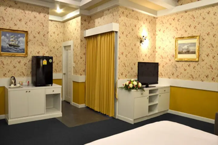 Кхлонг-Янг: Raya Grand Hotel