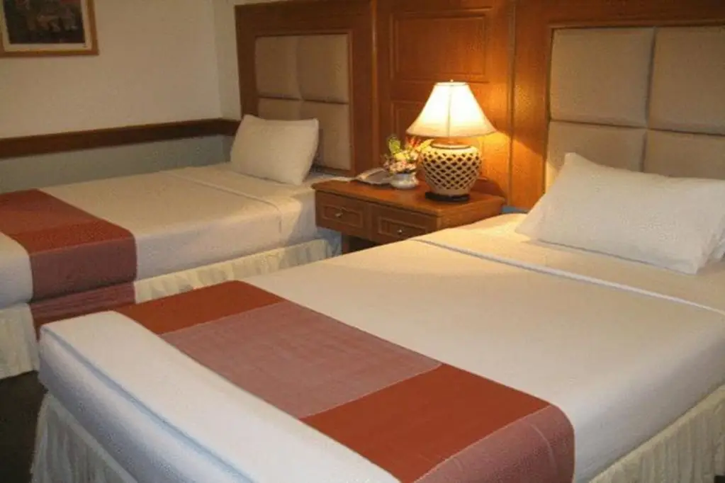 Кхлонг-Янг: Raya Grand Hotel