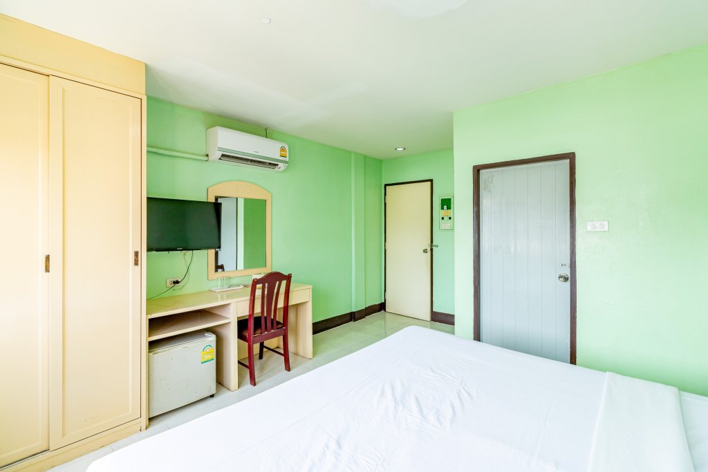 Бангкок: Woodlands Inn