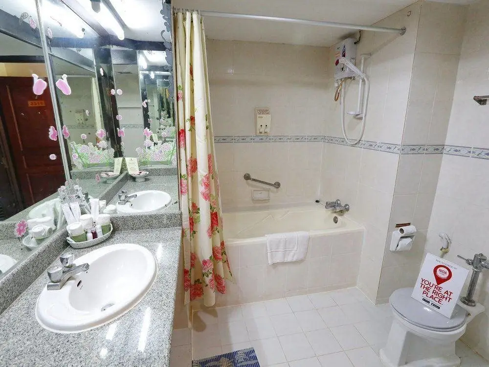 Лампанг: Hotel Kim City