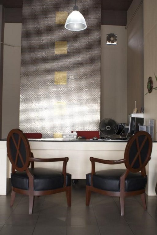 Муанг: Rome Place Hotel