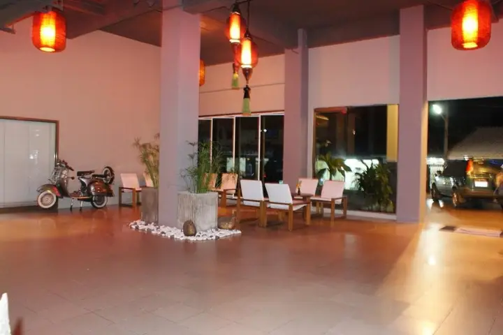 Муанг: Rome Place Hotel